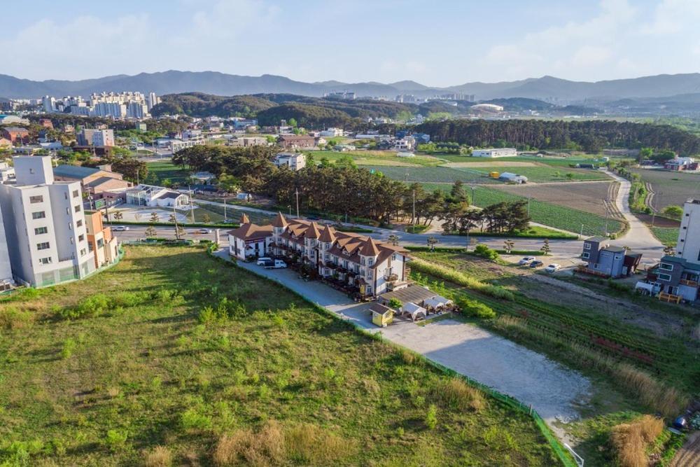 Santa Beach Pension Gangneung Exterior photo